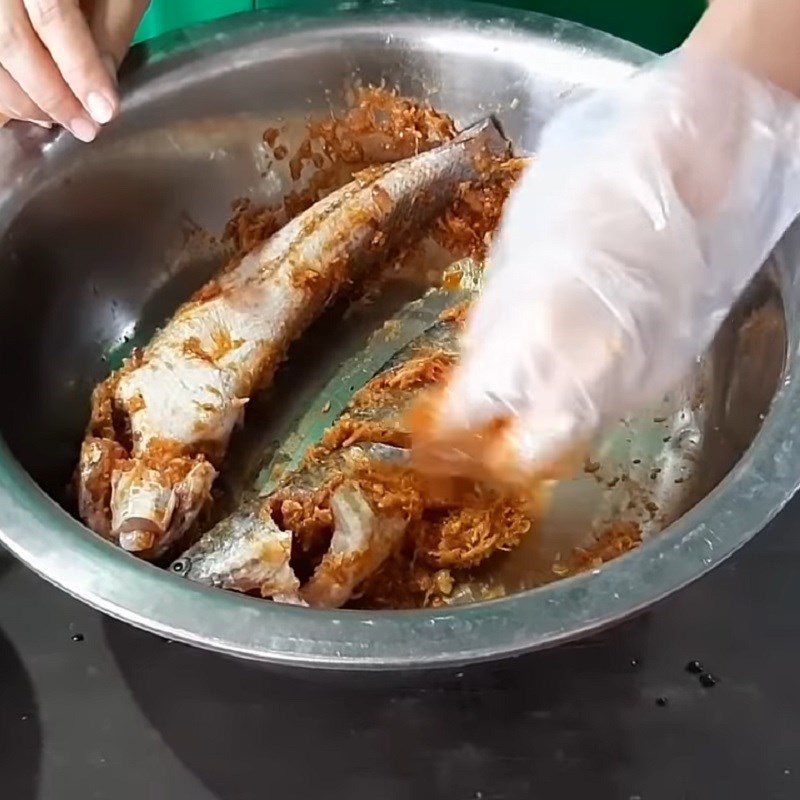 Step 2 Marinate the fish Grilled snakehead fish with galangal and lemongrass