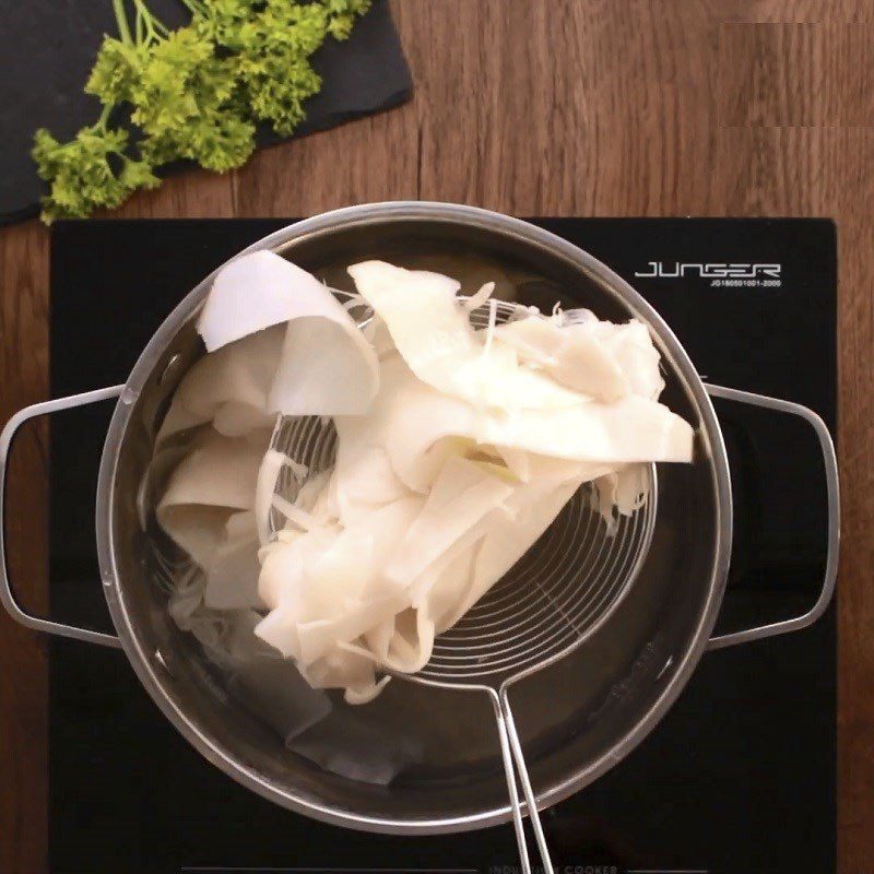Step 2 Prepare the other ingredients for Sour Soup with Barramundi and Sour Bamboo Shoots