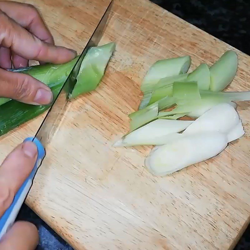 Step 2 Prepare other ingredients Stir-fried beef with leeks