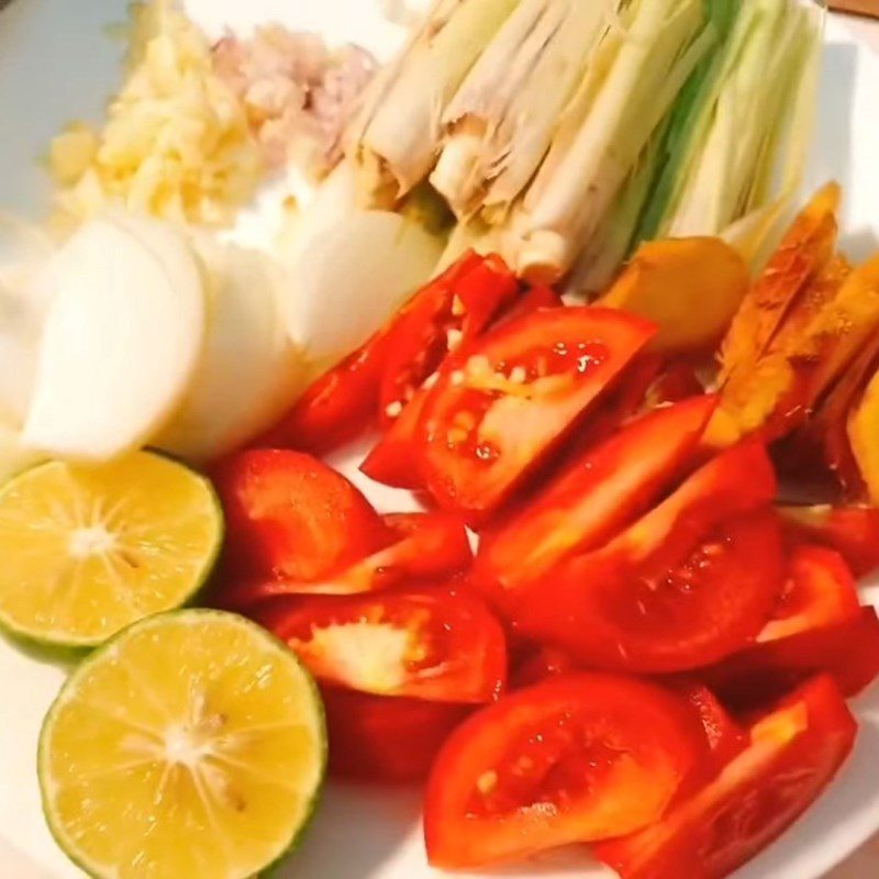 Step 2 Prepare other ingredients for spicy frog hot pot