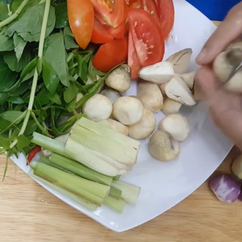 Step 2 Prepare other ingredients for Sweet and Sour Frog Hot Pot