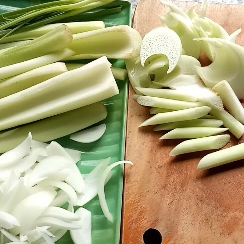 Step 2 Prepare other ingredients Dọc mùng stir-fried beef