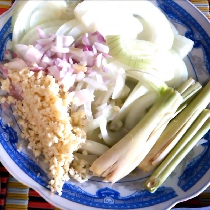 Step 2 Prepare other ingredients for Spicy Bamboo Shoot Chicken Hotpot