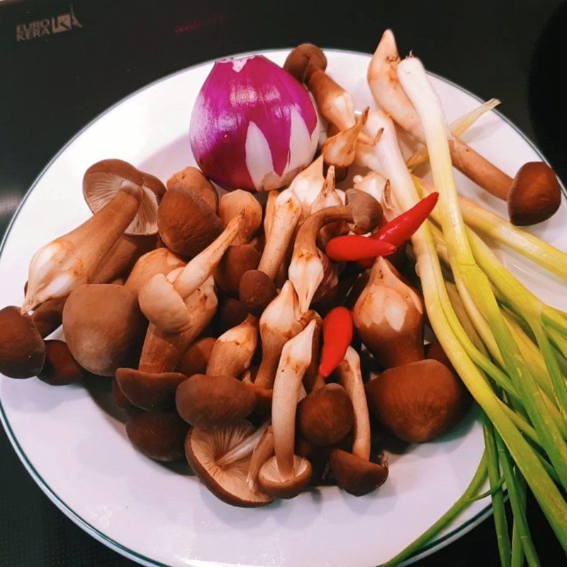 Step 2 Prepare other ingredients Stir-fried mushroom with beef
