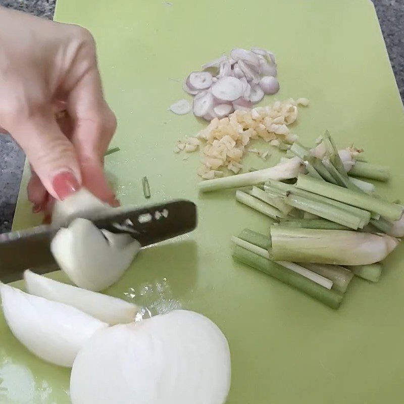 Step 3 Prepare other ingredients Fish hotpot with fermented rice