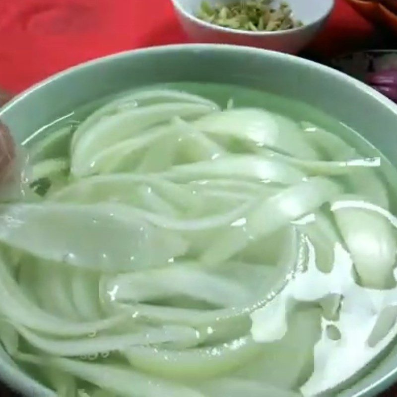 Step 2 Prepare other ingredients Stir-fried chicken with onion
