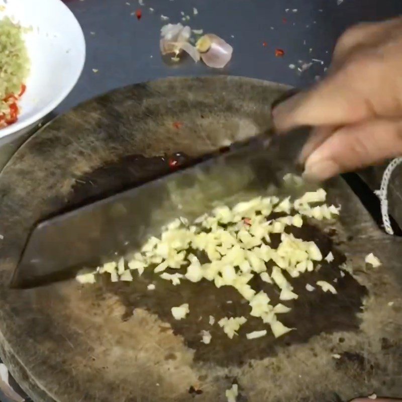 Step 2 Prepare other ingredients Stir-fried sea snails with satay