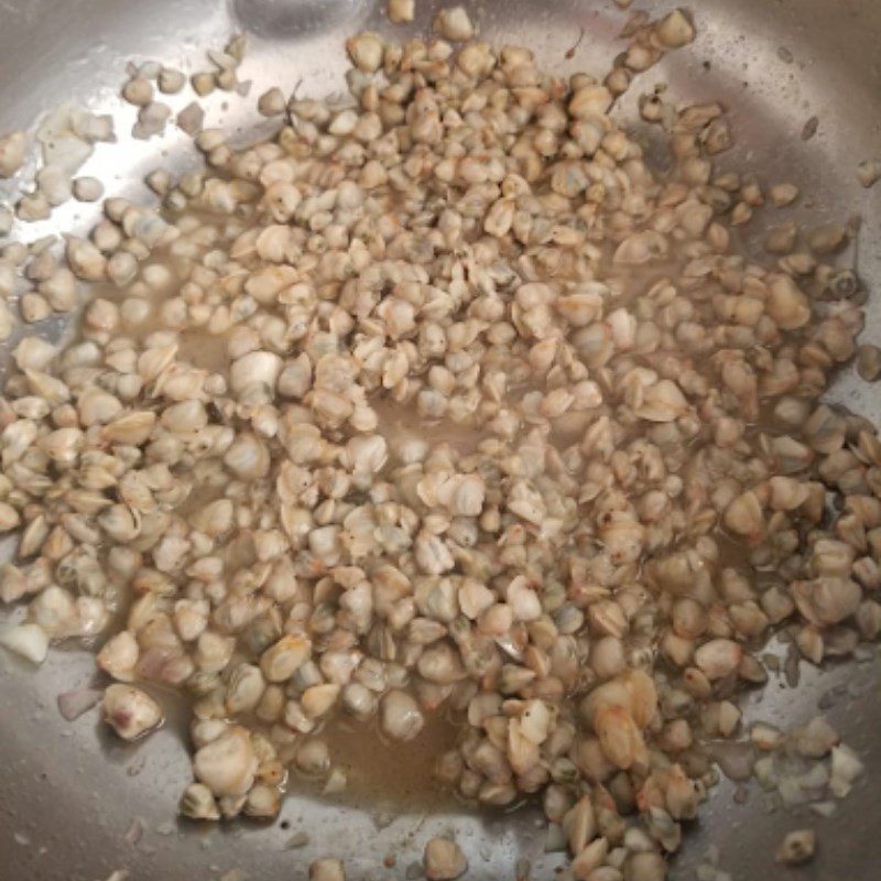 Step 2 Sauté clams for pumpkin soup