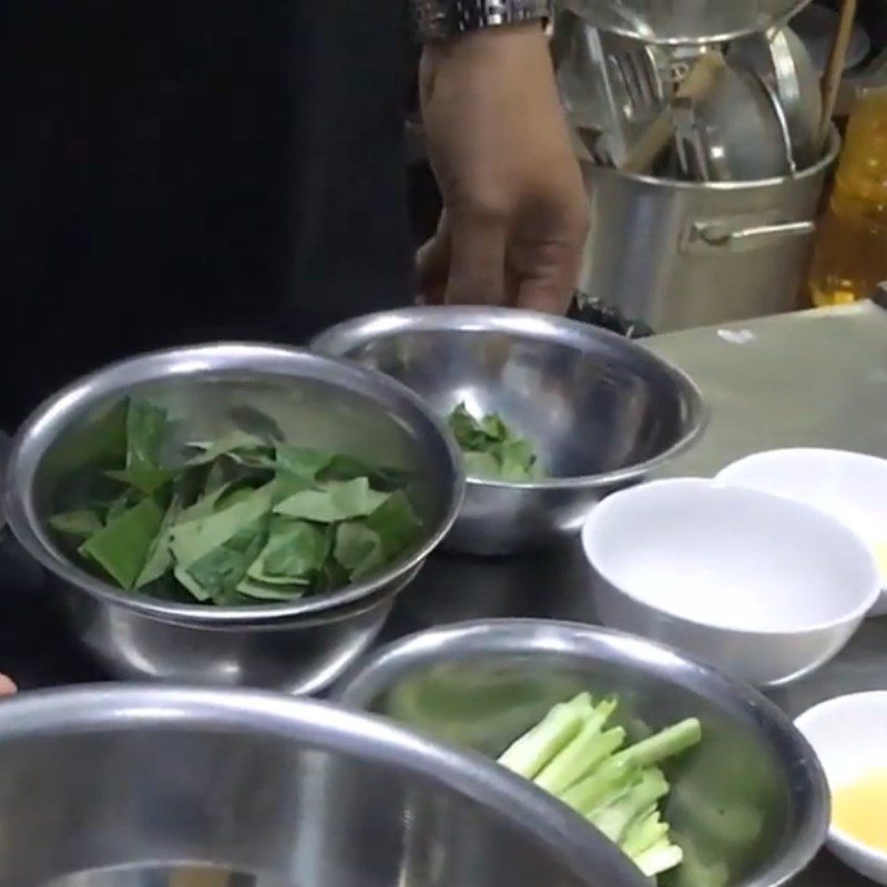 Step 2 Prepare other ingredients Stir-fried bamboo shoots with frog