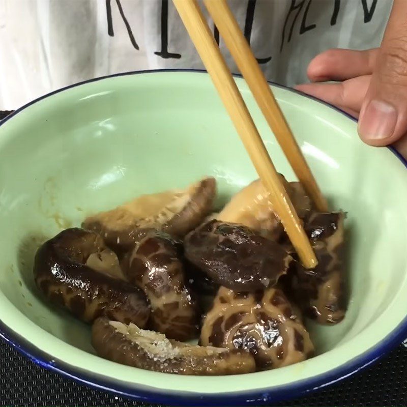 Step 3 Prepare other ingredients for Mixed Abalone Hotpot