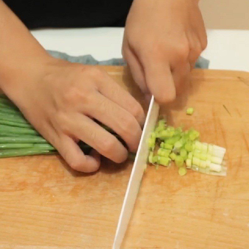 Step 3 Preparing other ingredients for chicken porridge with bird's nest