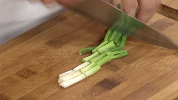 Step 2 Prepare other ingredients Beef tendons stir-fried with lemongrass and chili