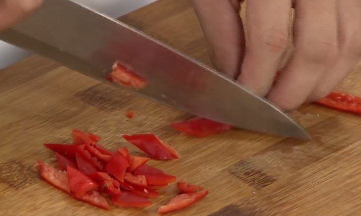 Step 2 Prepare other ingredients Beef tendons stir-fried with lemongrass and chili