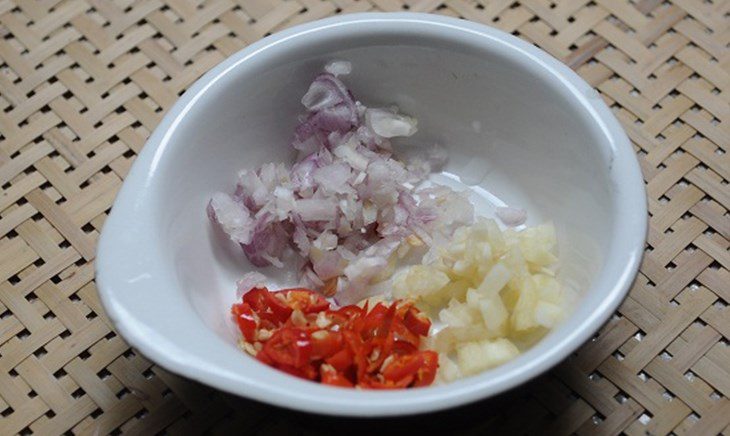 Step 2 Prepare other ingredients Beef tendons stir-fried with lemongrass and chili