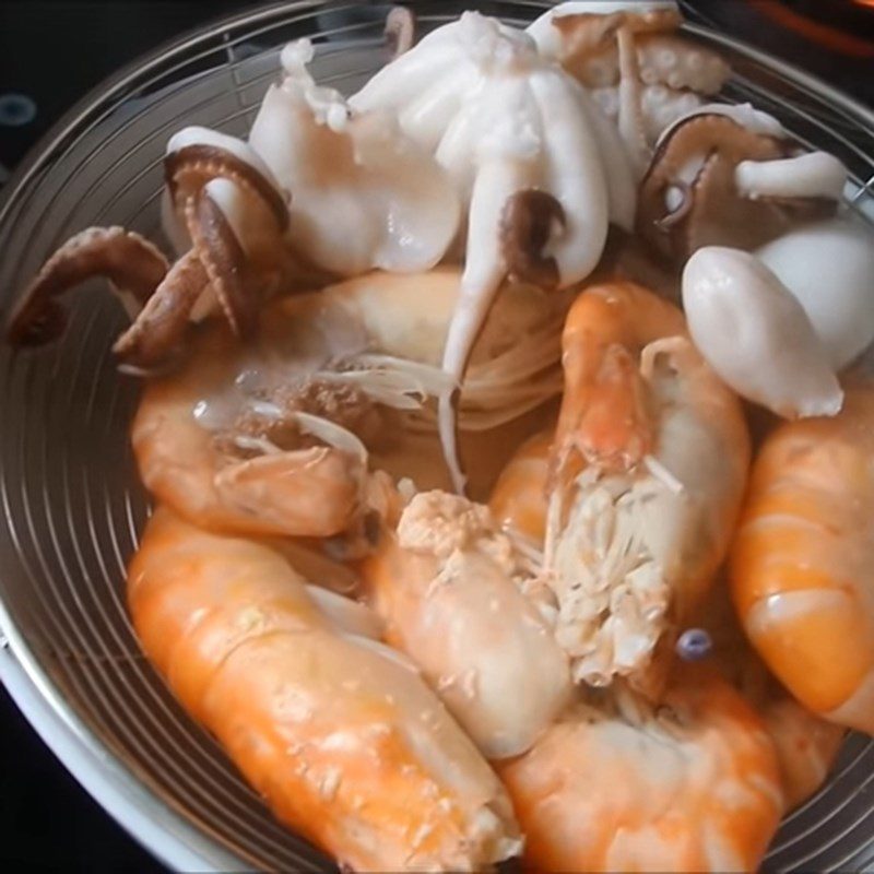 Step 2 Prepare the other ingredients Lotus stem salad with shrimp and squid (seafood)