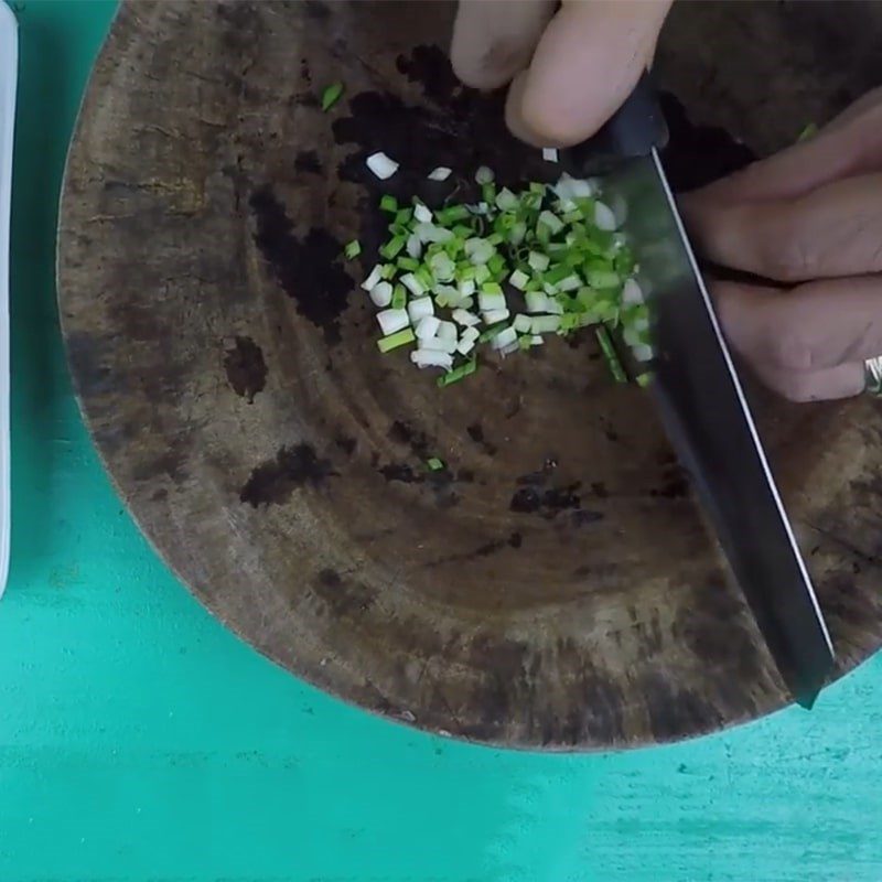 Step 2 Prepare other ingredients for Braised Snakehead Fish