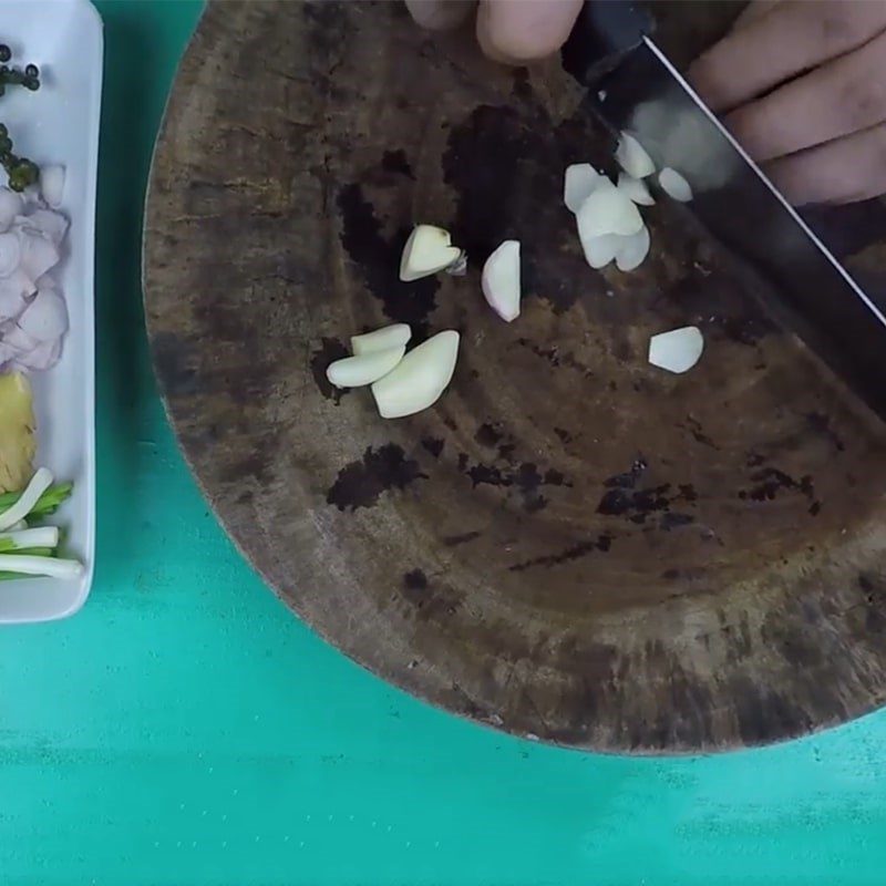 Step 2 Prepare other ingredients for Braised Snakehead Fish