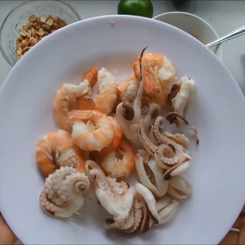 Step 2 Prepare the other ingredients Lotus stem salad with shrimp and squid (seafood)