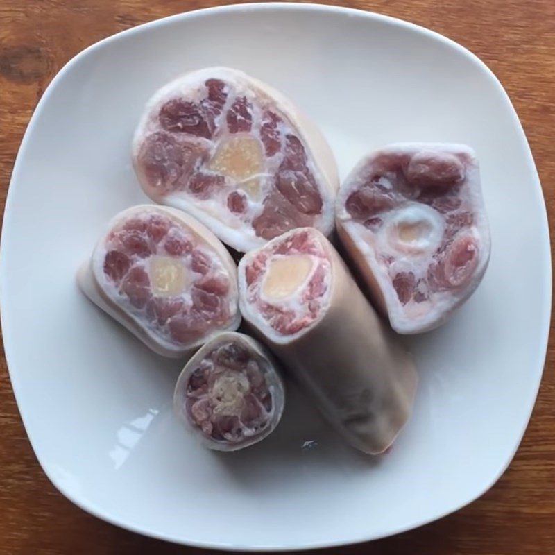 Step 1 Prepare the Marinating Ingredients for Spicy Beef Tail Stew