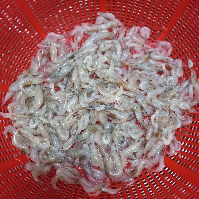 Step 1 Prepare the fresh shrimp for shrimp salad with water mimosa