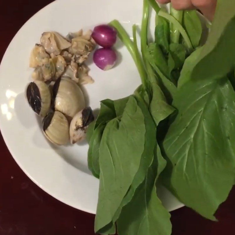 Step 1 Preparing the ingredients for clam porridge for babies