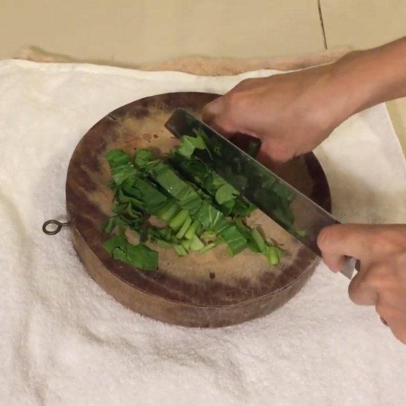 Step 1 Preparing the ingredients for clam porridge for babies