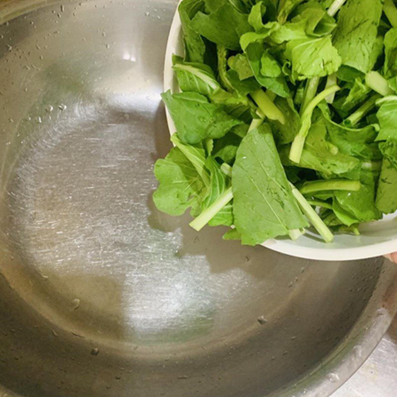 Step 1 Prepare sweet cabbage and mushrooms Stir-fried sweet cabbage with mushrooms