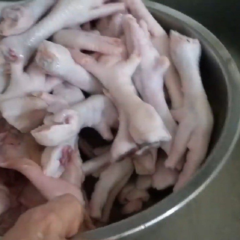 Step 1 Prepare chicken feet and bones for Collagen Hot Pot