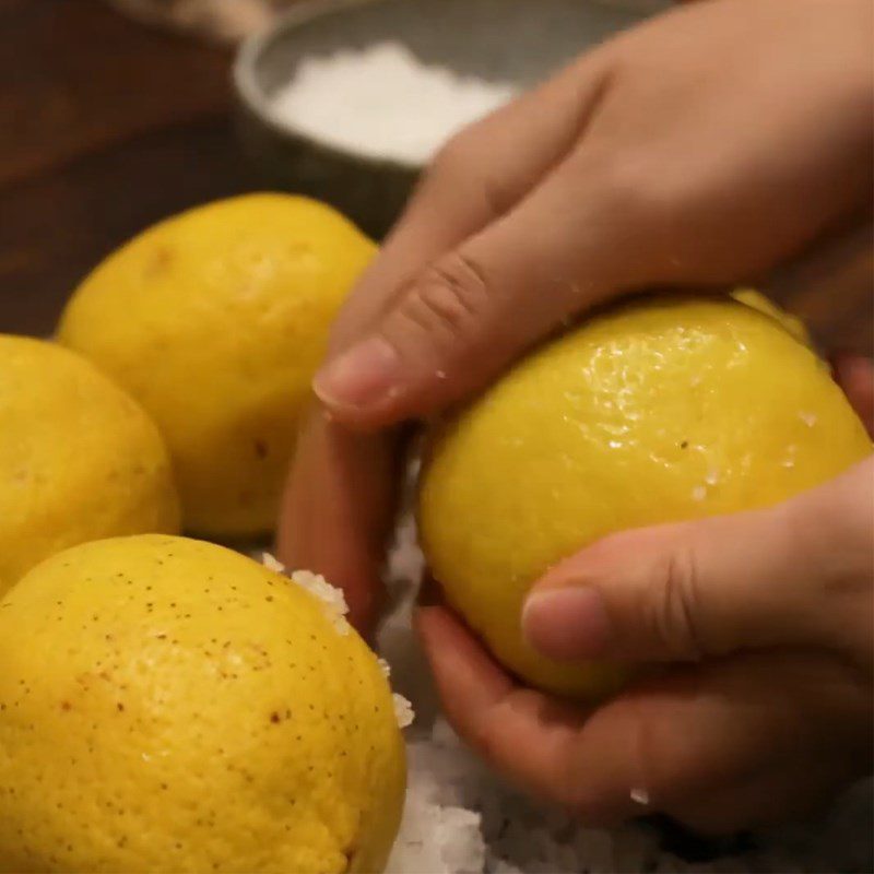 Step 1 Prepare the lemon Lemon soaked in sugar