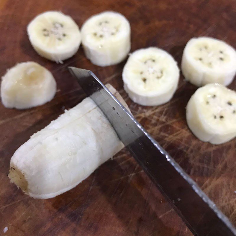 Step 1 Preparation of bananas Fried Bananas (recipe shared by users)