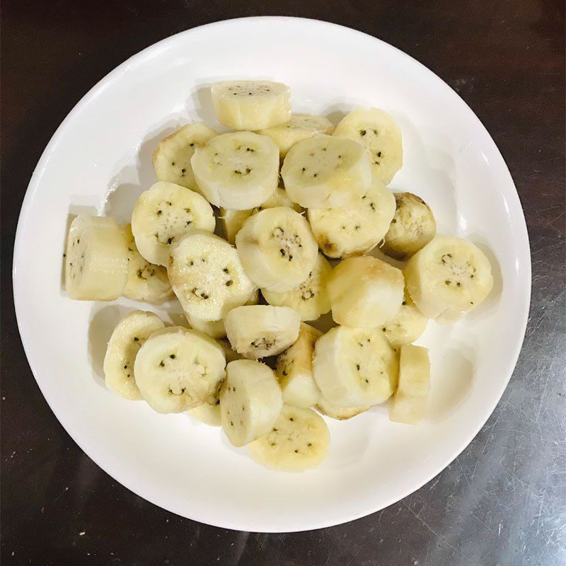 Step 1 Preparation of bananas Fried Bananas (recipe shared by users)