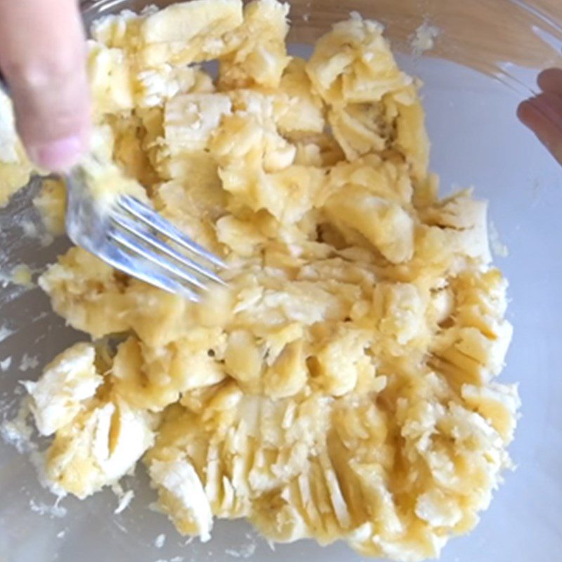 Step 1 Prepare the bananas for Steamed Banana Cake with Rice Flour and Coconut Milk