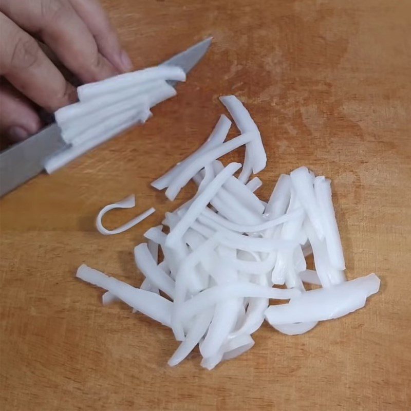 Step 1 Prepare the coconut flesh for coconut jelly strands