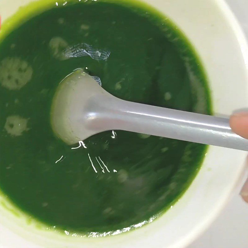 Step 1 Extract pandan leaf juice for coconut jelly