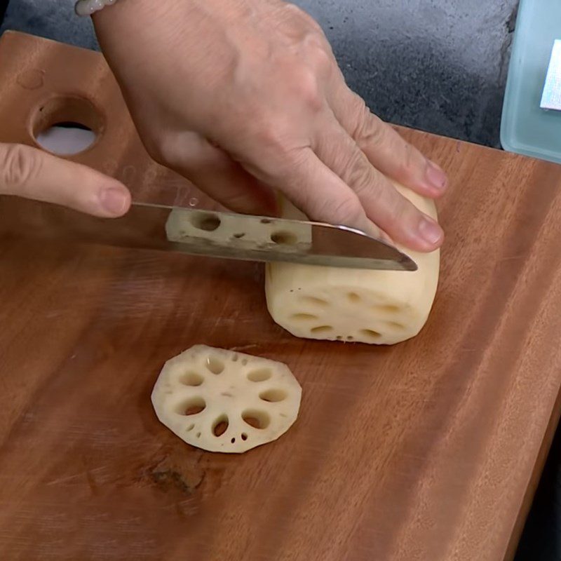 Step 1 Prepare the lotus root for Lotus Root Mushroom Soup