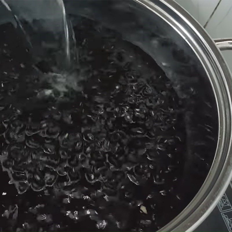 Step 2 Prepare black beans Braised chicken legs with black beans