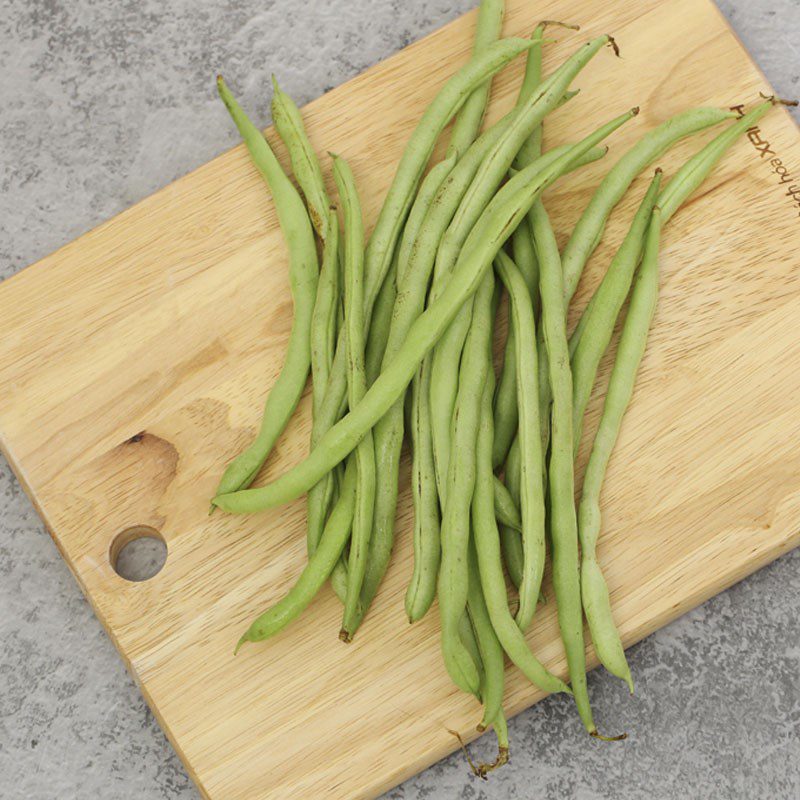 Step 2 Prepare green beans Chicken breast stir-fried with green beans