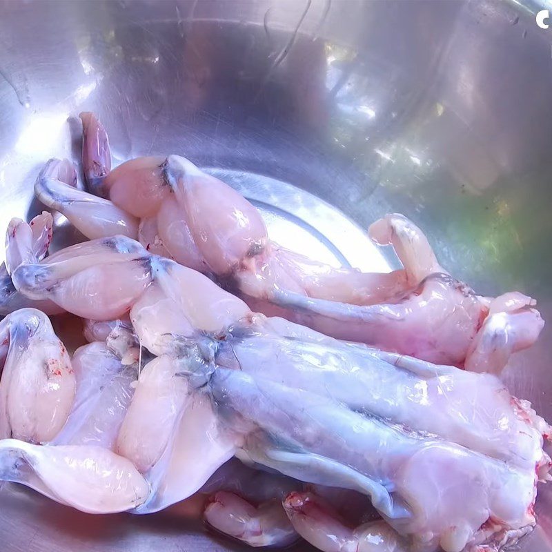 Step 1 Prepare the frogs Grilled Frogs with Salt and Chili