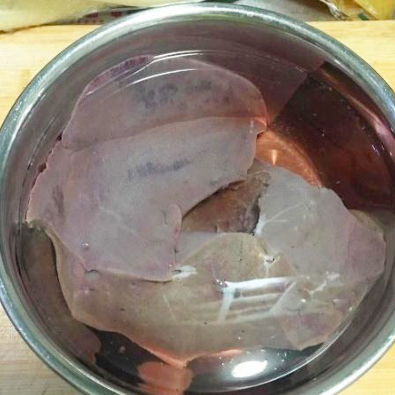 Step 3 Prepare the liver, pig kidney, and sugarcane leaves of Cái Tắc porridge