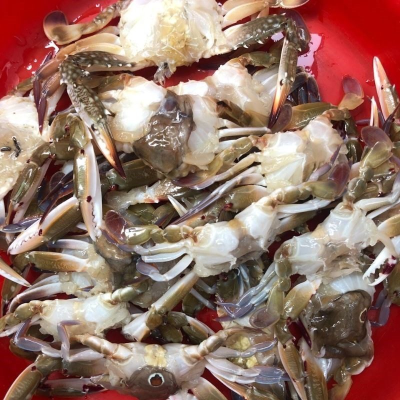 Step 1 Prepare the crab for Crab Rice Noodle Soup