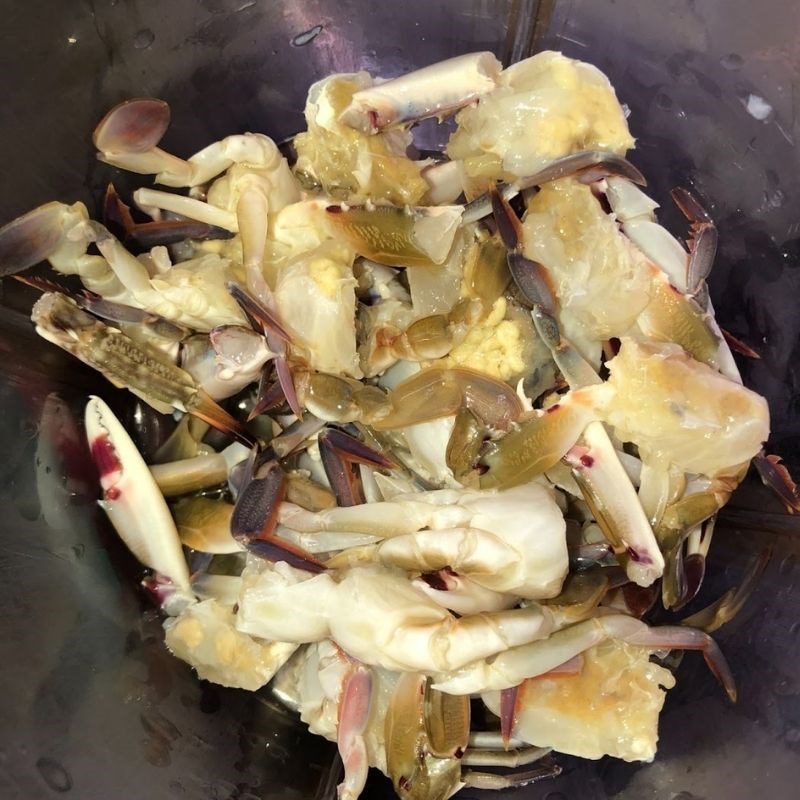 Step 1 Prepare the crab for Crab Rice Noodle Soup