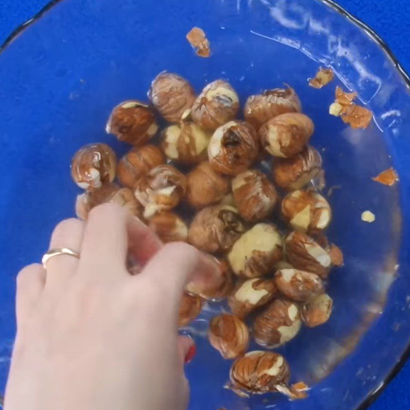 Step 3 Prepare the chestnuts for Braised Chicken with Chestnuts