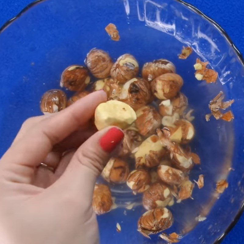 Step 3 Prepare the chestnuts for Braised Chicken with Chestnuts