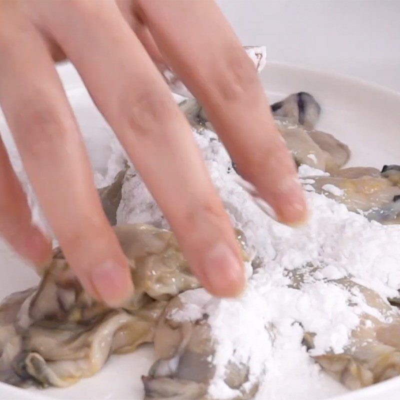 Step 1 Prepare oysters Stir-fried Oysters with Scallions