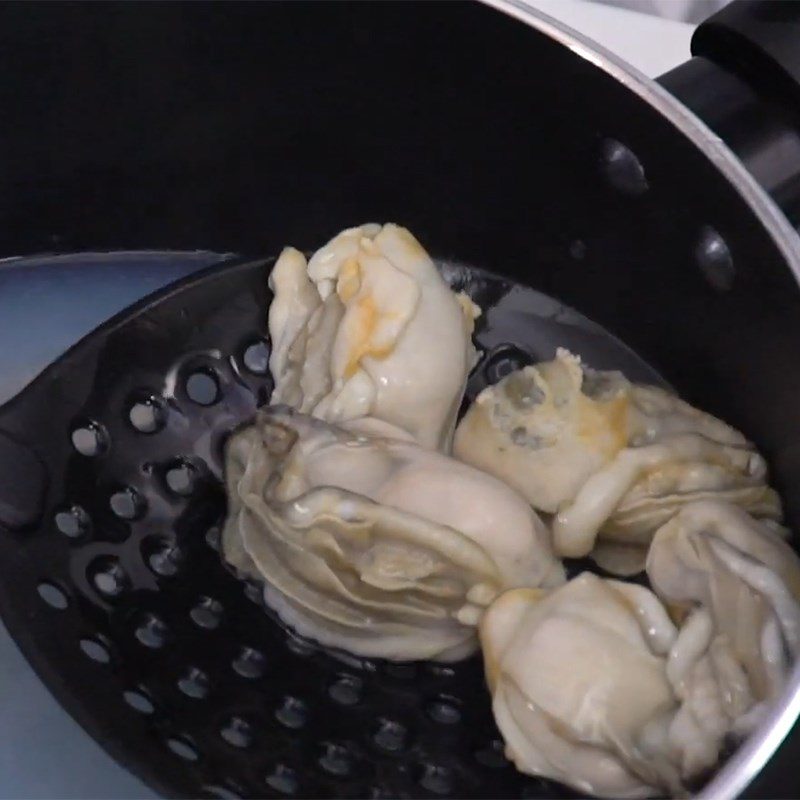 Step 1 Prepare oysters Stir-fried Oysters with Scallions