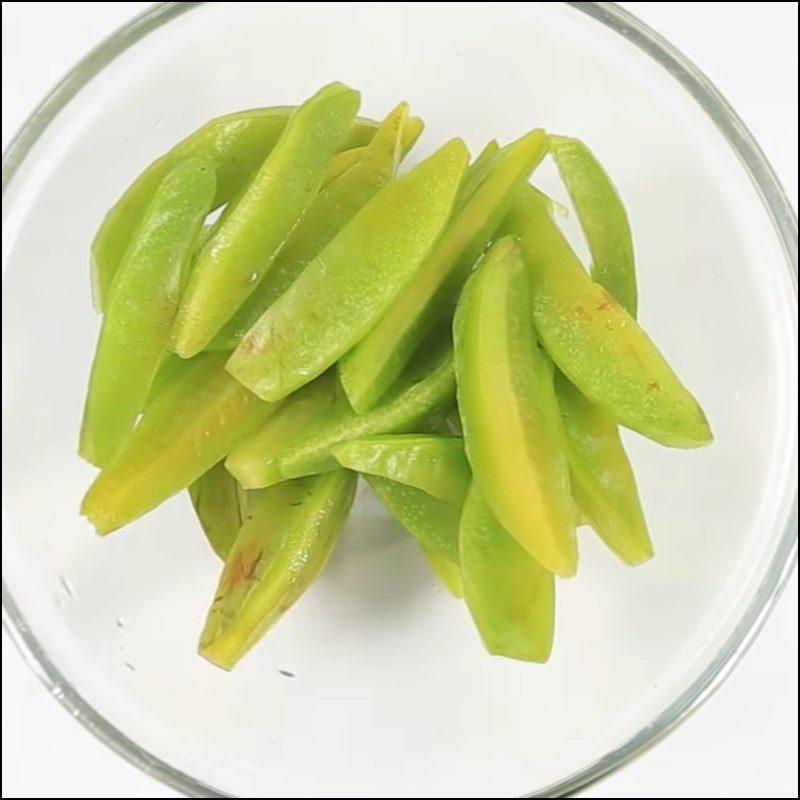 Step 1 Prepare the starfruit for Pickled Starfruit