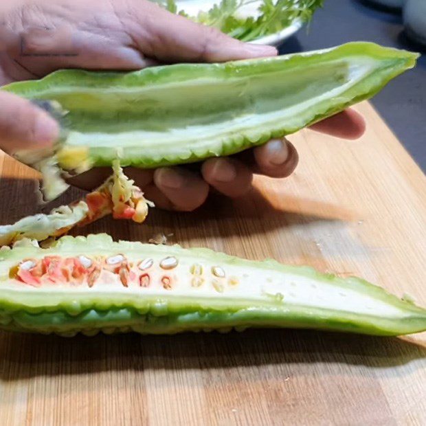 Step 1 Prepare the bitter melon Bitter melon braised in soy sauce