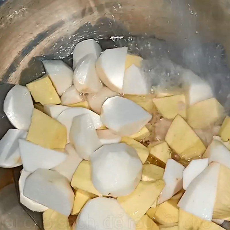 Step 1 Prepare the sweet potatoes, taro, and yam