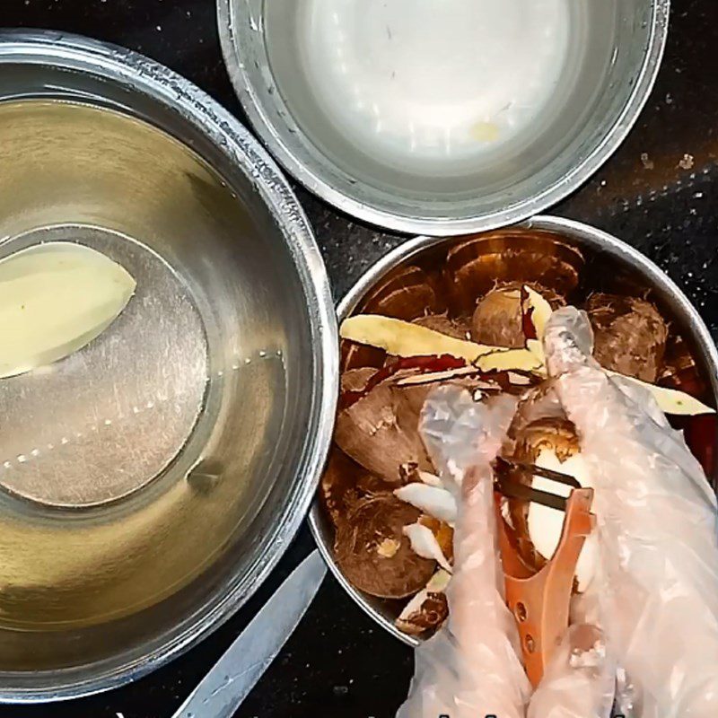 Step 1 Prepare the potatoes for Taro Sweet Soup with Sweet Potatoes