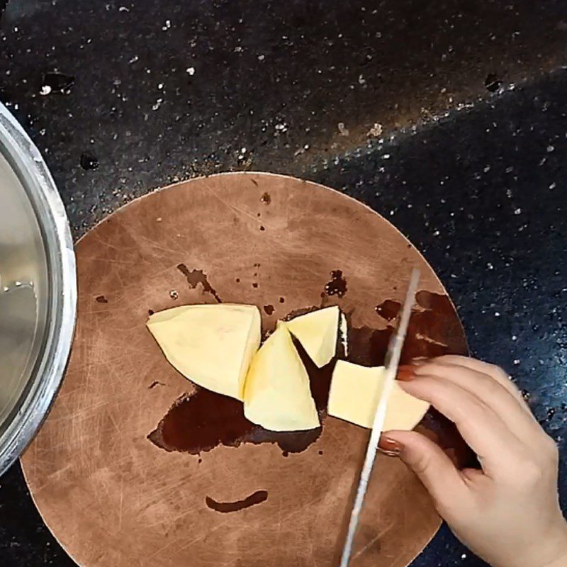 Step 1 Prepare the potatoes for Taro Sweet Soup with Sweet Potatoes